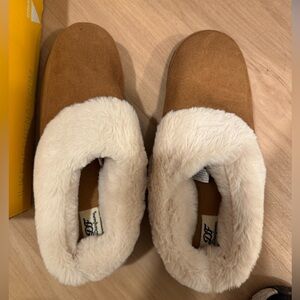 Dearforms Warm Fuzzy Slippers Brown